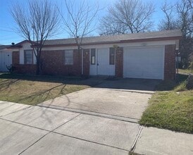 Building Photo - 1838 Kent Dr