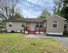 Building Photo - 576 E 48th Pl N