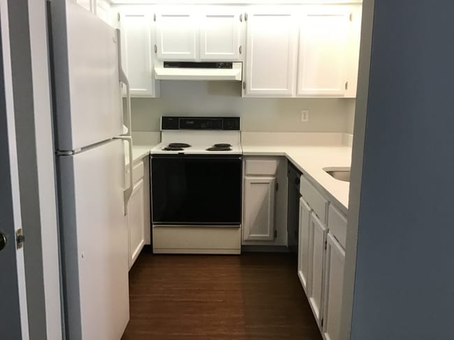 Foto del edificio - 1465 E Putnam Ave