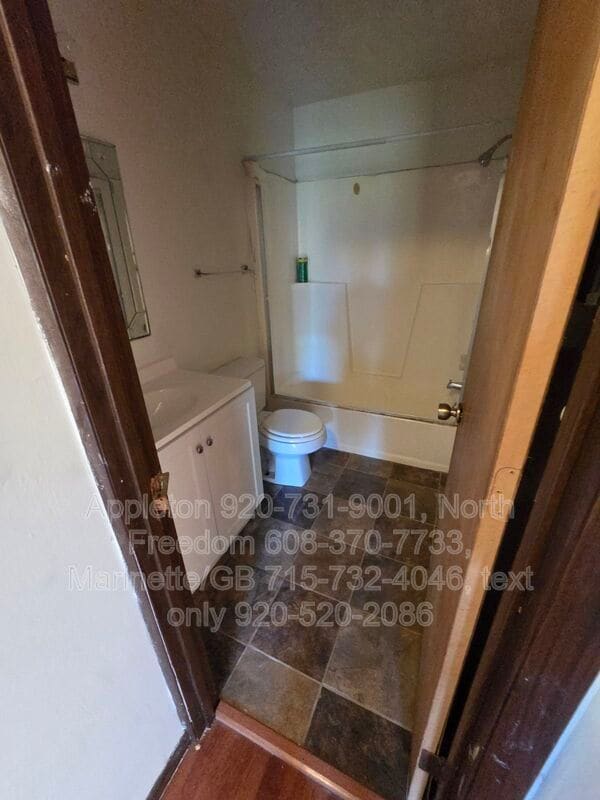 Building Photo - 560 Spinnaker Ln
