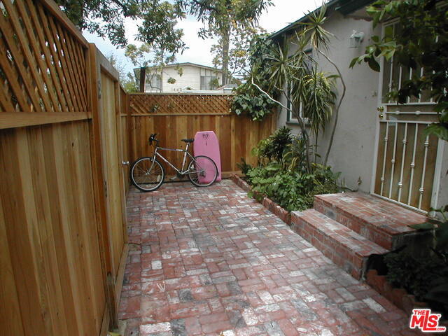 Building Photo - 1444 Yale St