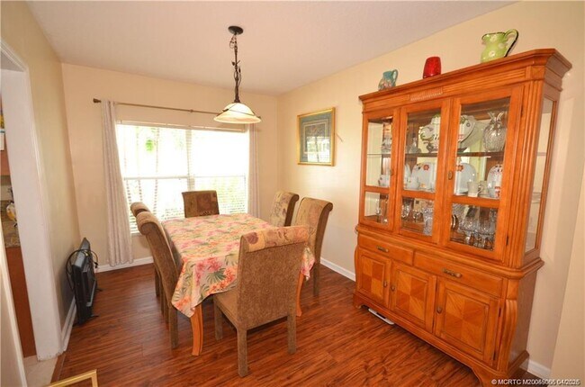 Foto del edificio - 753 NW Waterlily Pl