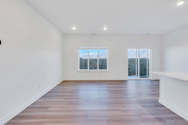 Building Photo - 1287 920 N