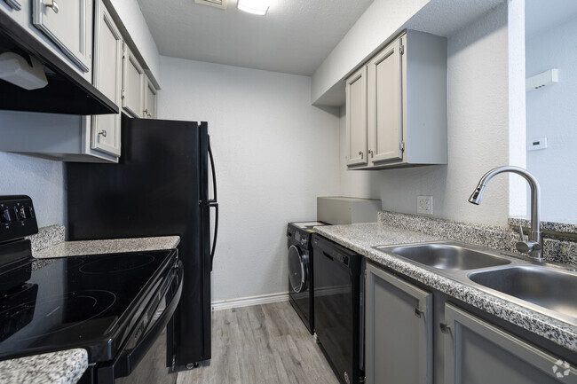 1BR/1BA 521 SF - Kitchen (Unit 1) - ROOKWOOD GOLF APARTMENTS