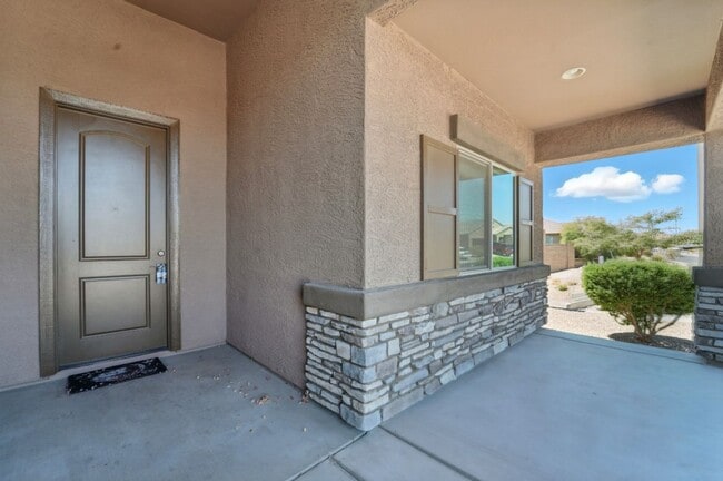 Building Photo - Welcome to this stunning 3-bedroom, 2-bath...