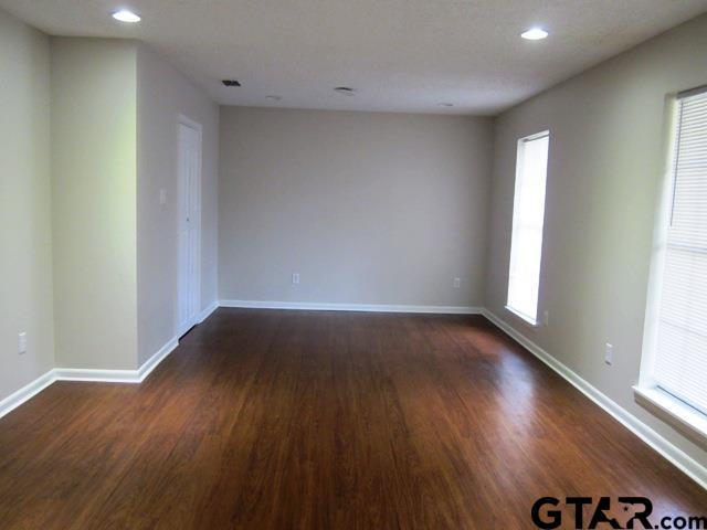 Building Photo - 713 Hampton Hill Dr