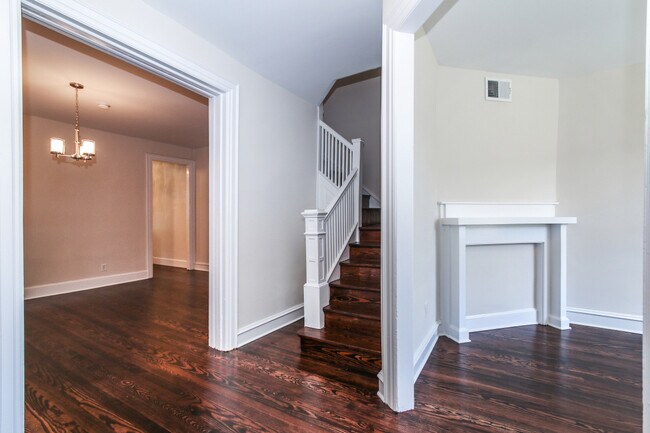 Foto del edificio - Renovated Columbia Heights 4BD Rowhome wit...