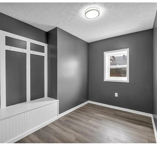 Building Photo - 204 Grove Ave