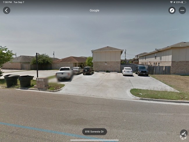 Building Photo - 817 Sonesta Dr