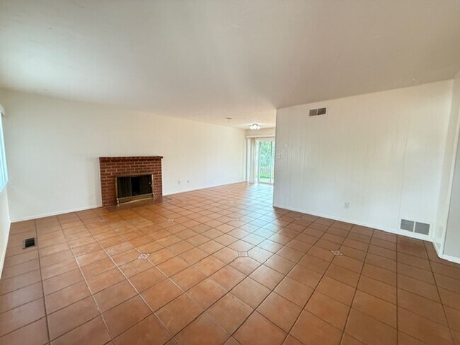 Foto del edificio - College View Estates Gem – Spacious 3BR Home with Private Yard & RV Parking