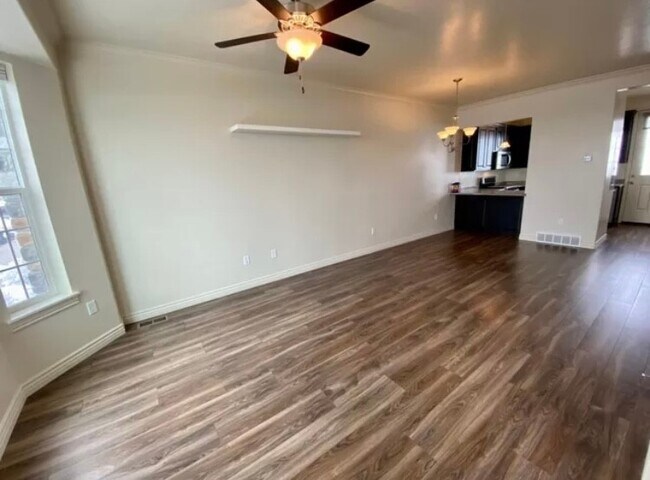 Foto del edificio - 683 N 150 E St
