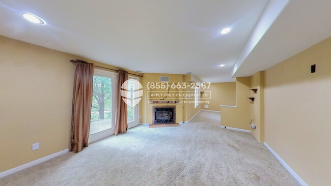 Building Photo - 8724 Fairview Oaks Ln