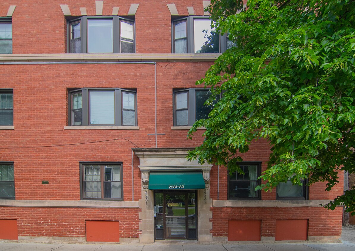 Foto principal - 2233 N Kedzie Blvd