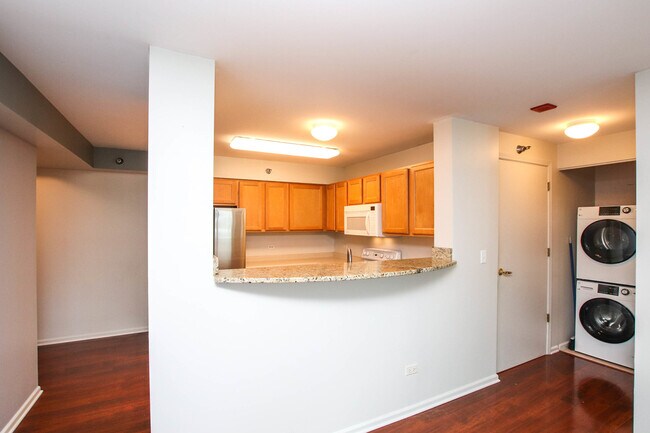 Building Photo - 345 N La Salle St