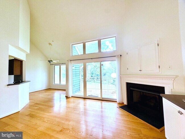 Foto del edificio - 640 Oakland Hills Dr