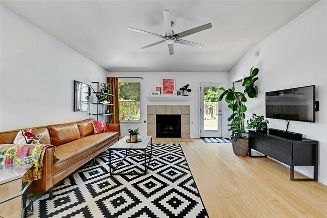 Foto del edificio - 5706 Steven Creek Way