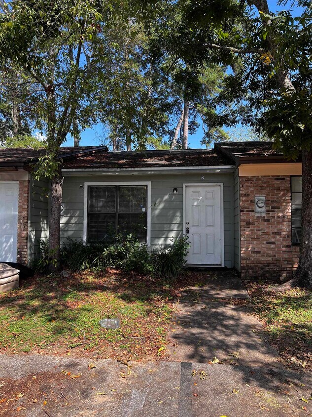 Primary Photo - 214 White Dr
