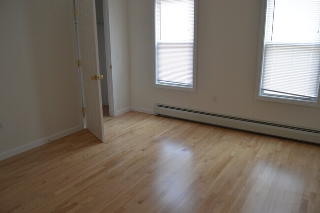 Building Photo - 27 Haynes St