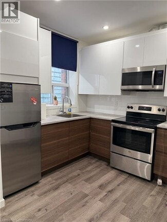 Building Photo - 590 Main St E