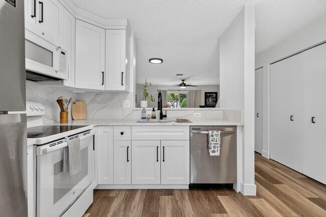 Building Photo - 9899 Kamena Cir