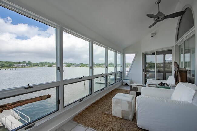 Foto del edificio - 98 Waterman Ave
