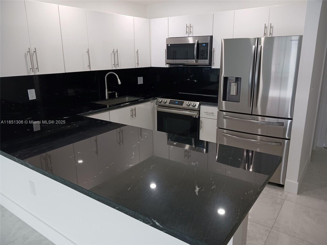 Foto principal - 6070 W 19th Ave