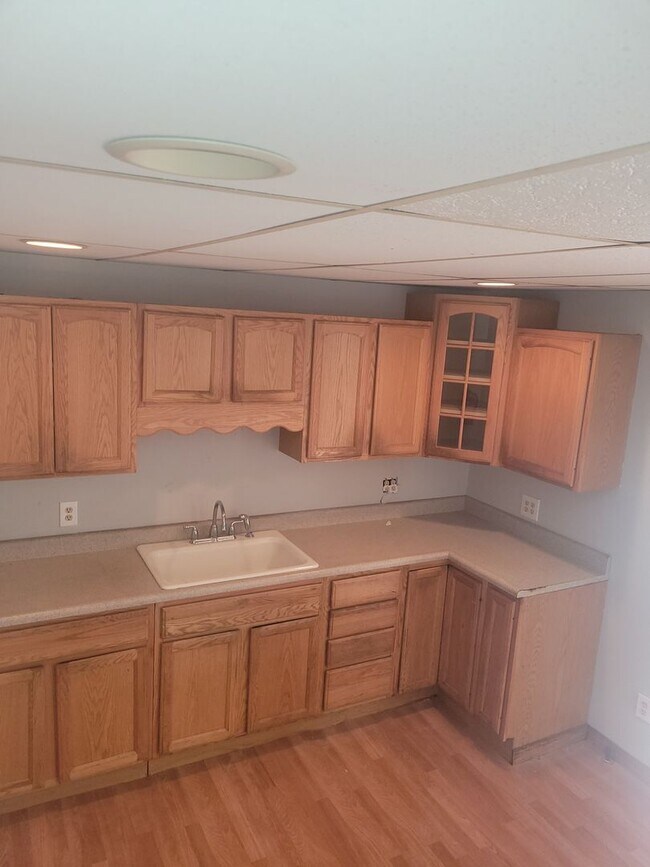 Foto del edificio - 3 bedroom, 1 bathroom Townhouse--Ready for...
