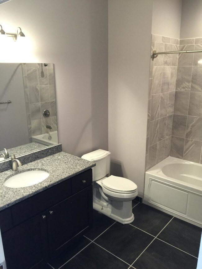 Baño principal - 3247 Biddle Ave