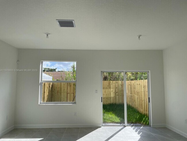 Foto del edificio - 2724 SE 19th St