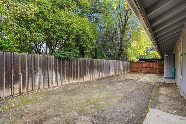Foto del edificio - 1930 Camino Verde