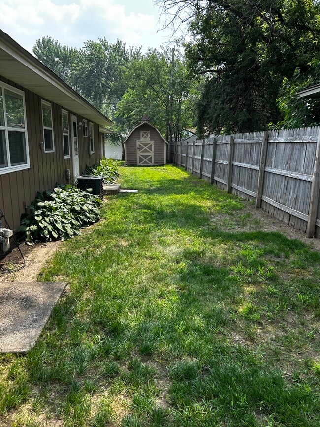 Foto del edificio - 5827 Jersey Ave N