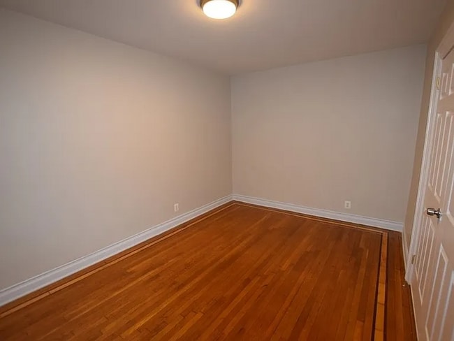 Building Photo - 25-10 31st Ave