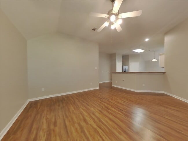 Foto del edificio - 810 Forest Hillside Ln