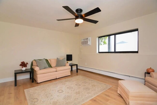 Building Photo - Salem NH