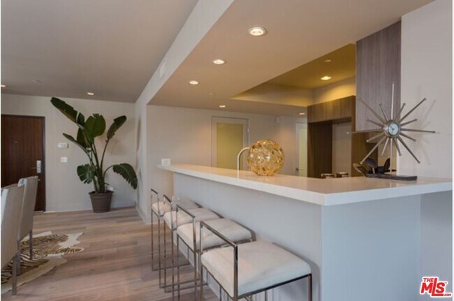 Building Photo - 111 Kings