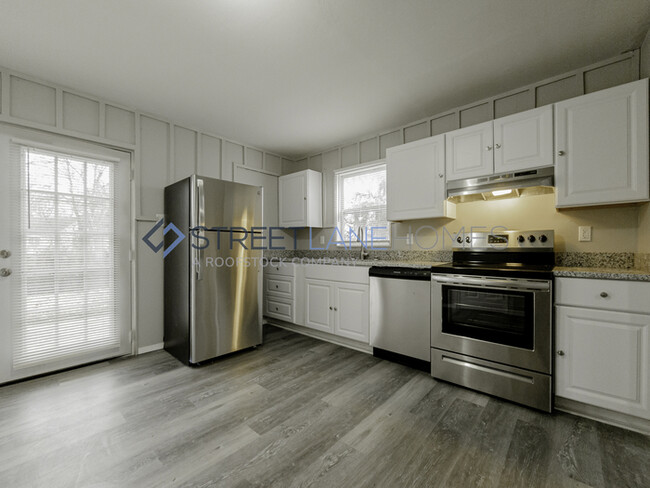 Building Photo - SIGN LEASE BY 2/28 AND GET $250 OFF FIRST ...