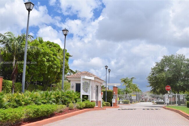 Foto del edificio - 17347 NW 7th Ave