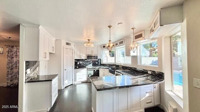 Building Photo - 7407 E Medina Ave