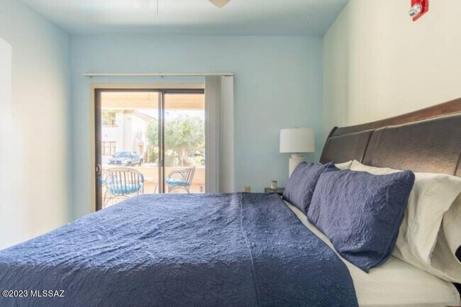 Foto del edificio - 2550 E River Rd