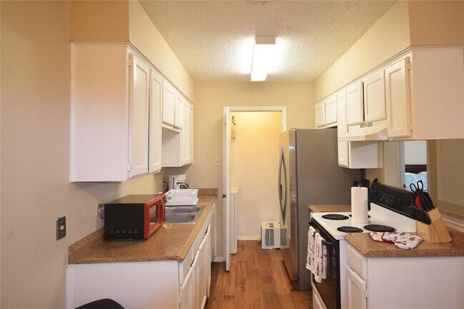 Foto del edificio - 4909 Jamesway Rd