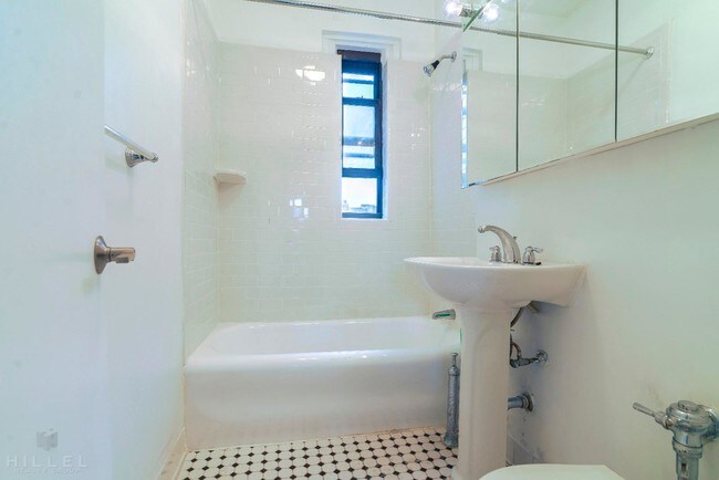 Foto del edificio - 3737 88th St