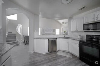 Building Photo - 1001 Acacia Dr
