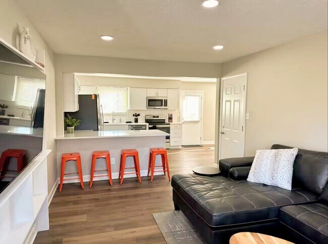 Foto del edificio - 4BD 2BA Ranch on Catherine Westfield Fenced Yard