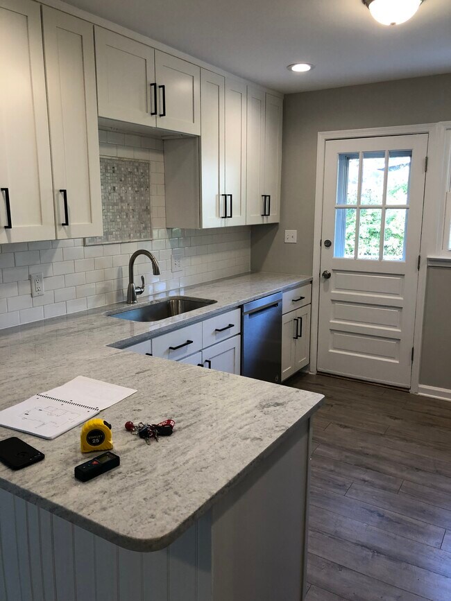 Foto del edificio - 5708 Rail Fence Rd