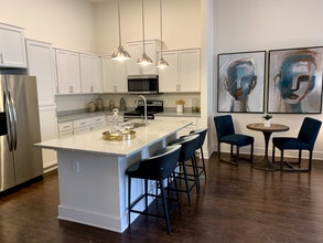 Building Photo - Town Park Lofts