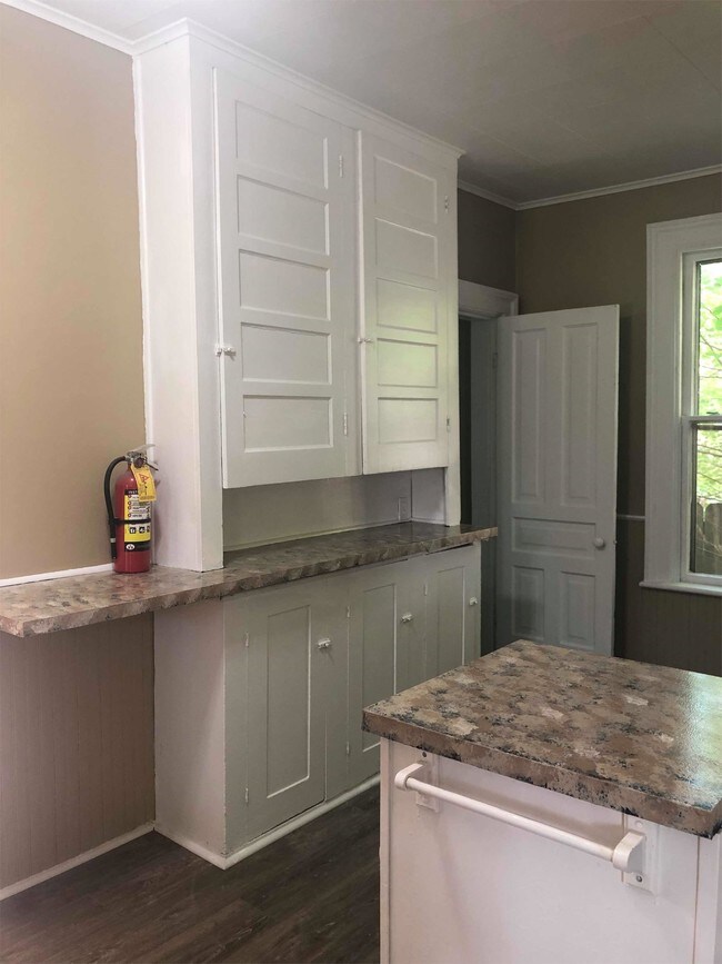 1003 Court St Unit 4, Saginaw, MI 48602 Room for Rent in Saginaw, MI