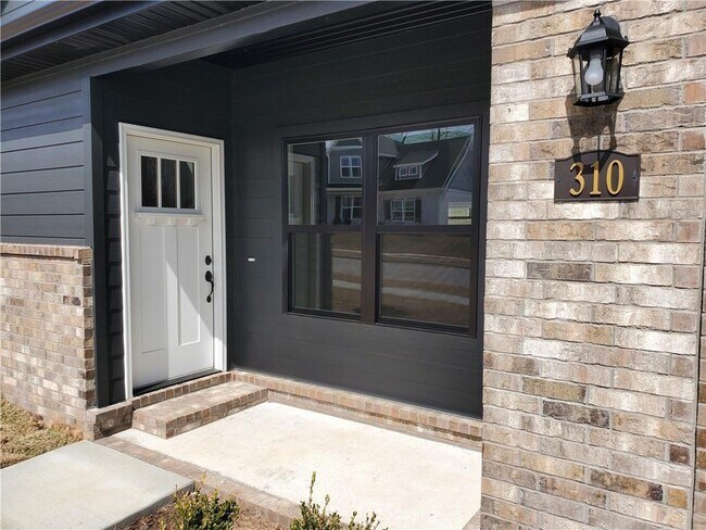 Building Photo - 310 W Kinniburgh Dr