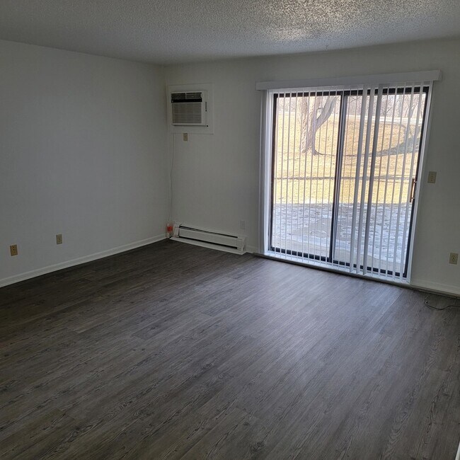 Building Photo - 4210 Knob Hill Dr