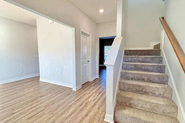 Foto del edificio - AVAILABLE NOW! (Pet Friendly)