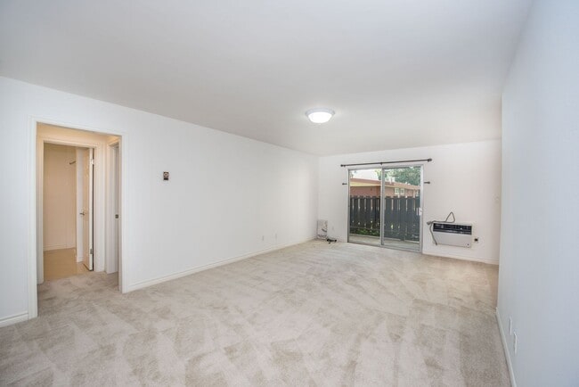 Building Photo - Remodeled Seal Beach Condo